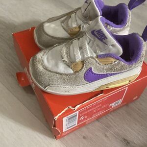 Nike Crib Airmax 90 "White/Action Grape Phantom/Bourgogne" Toddler shoes- Size 4